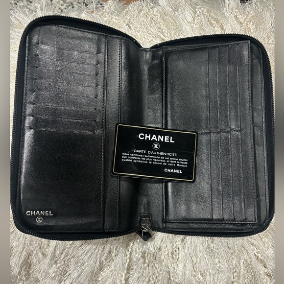 EUC Authentic Chanel Camellia Zip Wallet - Picture 5 of 7